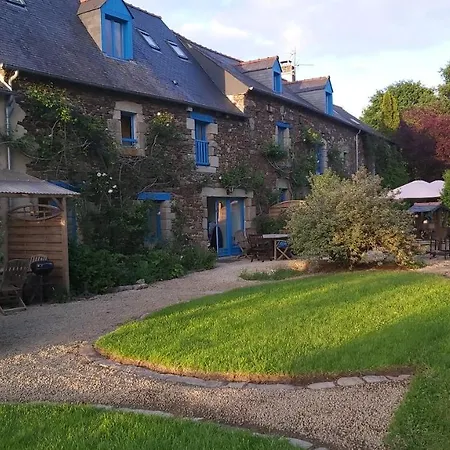 Holiday home Domaine De La Tarais Calorguen